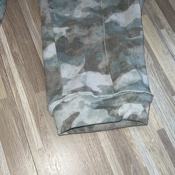 Sonoma high rise jogger, camo print! - Picture 3 of 5